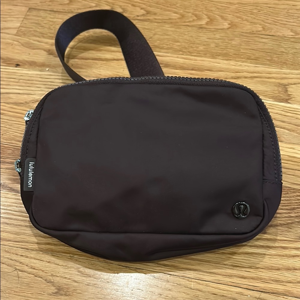 lululemon athletica Men's Dark Brown Belt Bag